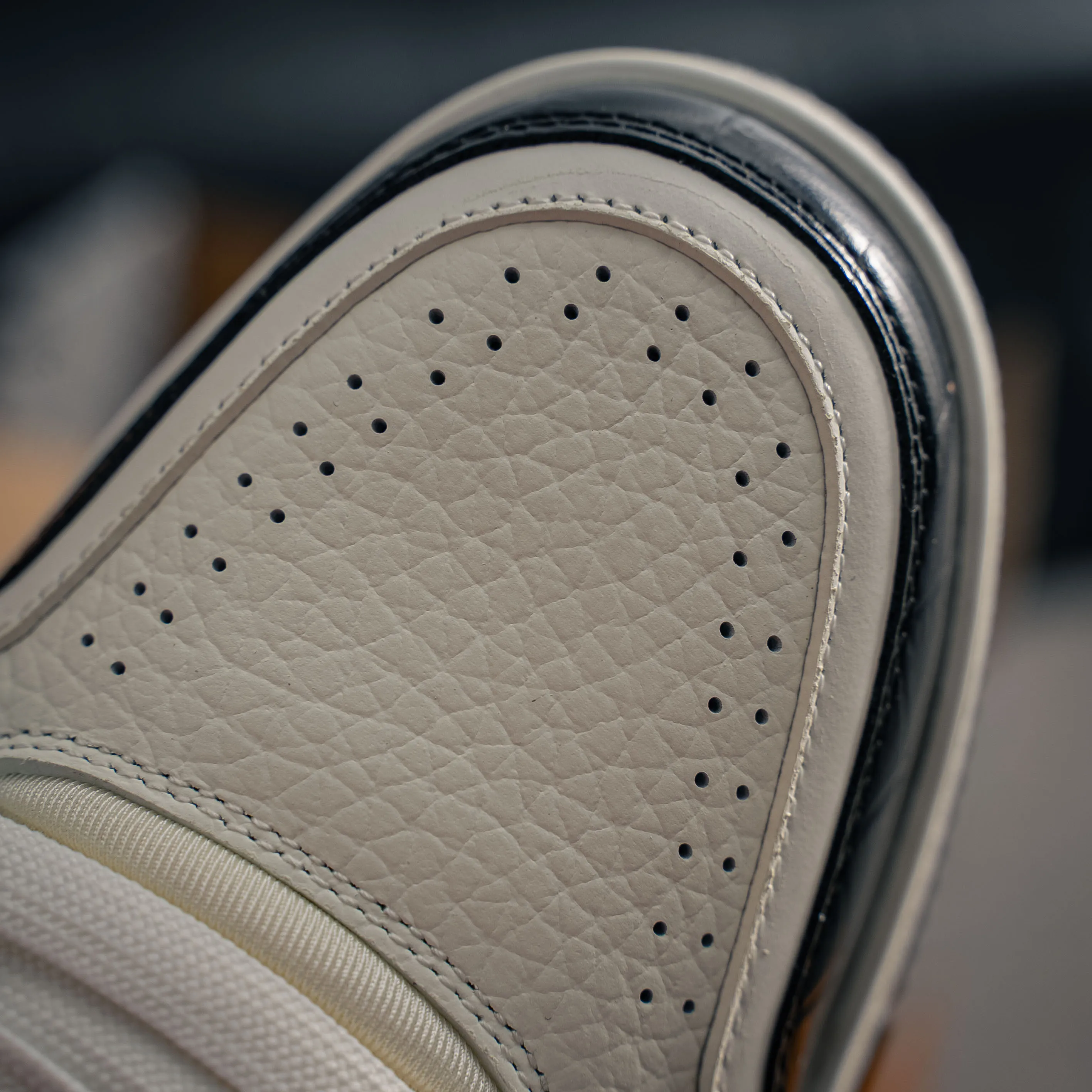 【L 2 】 Premium LV Classic New Arrival ✦ 1:1 ， ， ✦ Cowhide Leather Shoes ， LOGO ✦ + ，